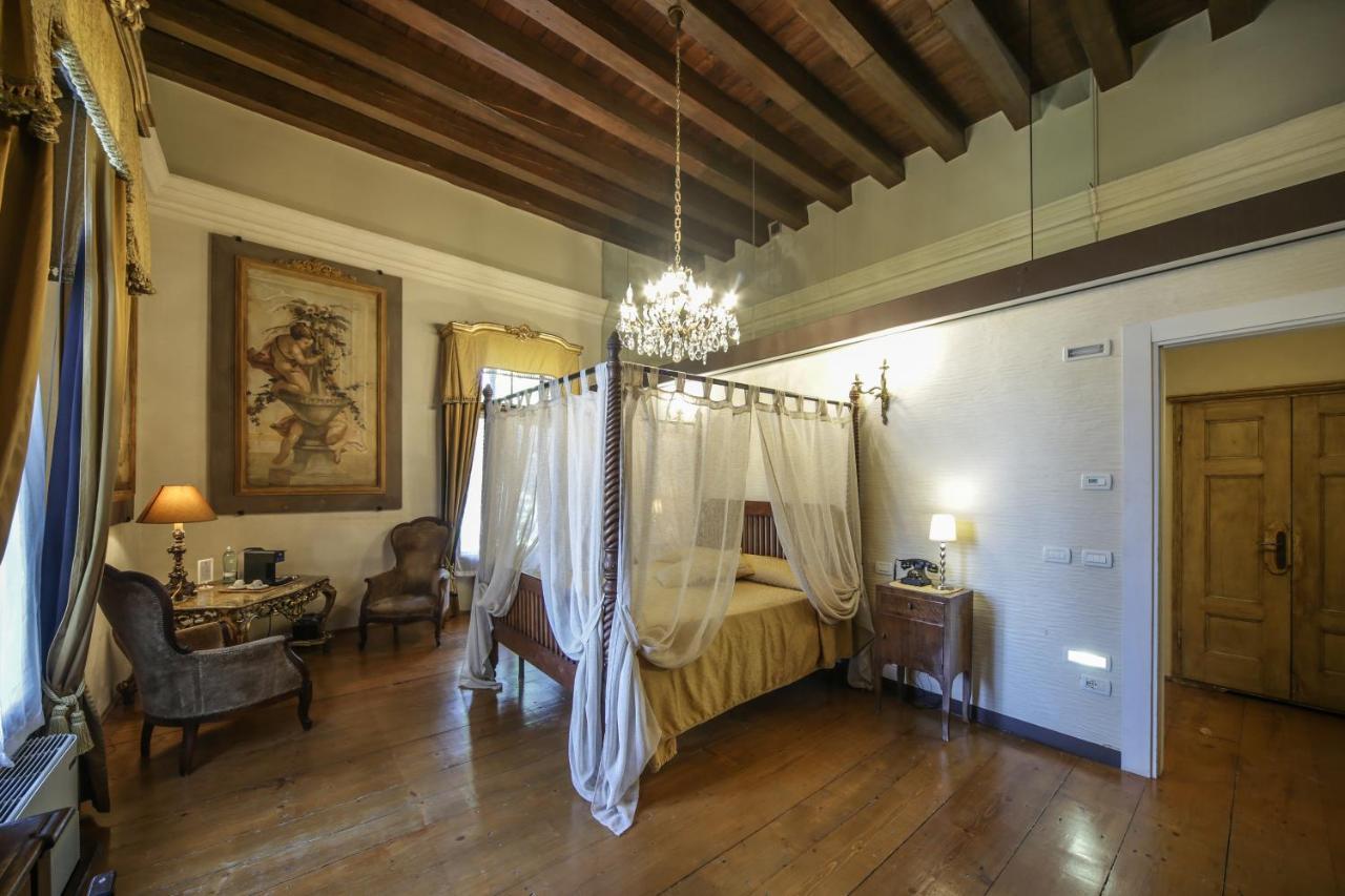 Relais Castello Bevilacqua Bagian luar foto