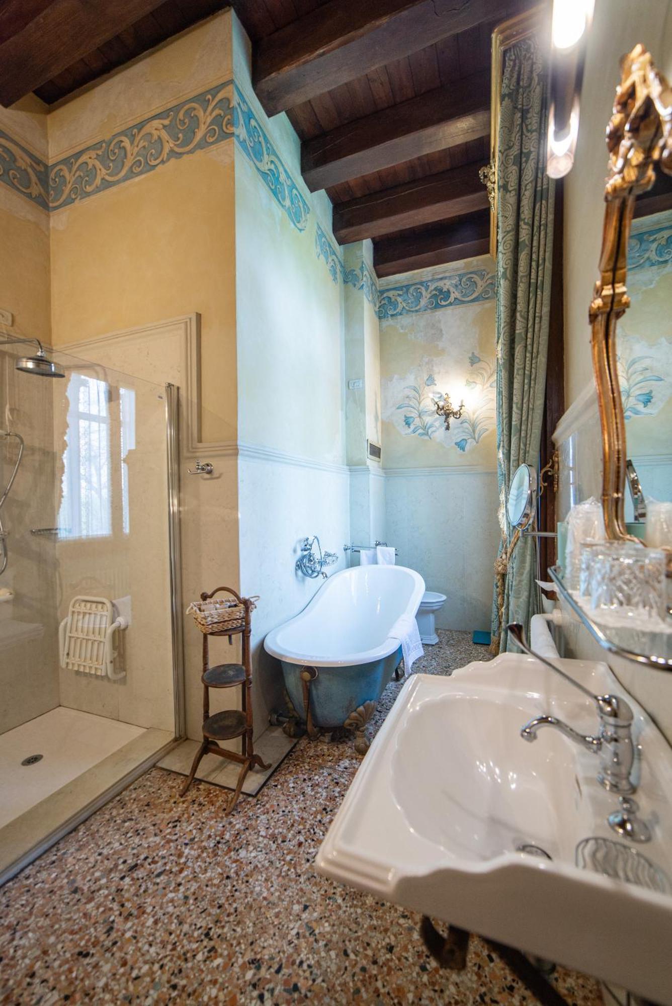 Relais Castello Bevilacqua Bagian luar foto