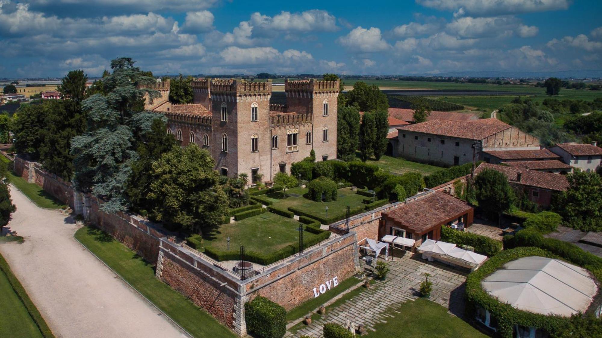 Relais Castello Bevilacqua Bagian luar foto