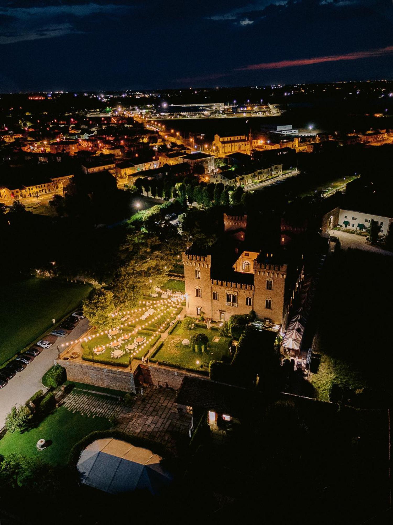 Relais Castello Bevilacqua Bagian luar foto