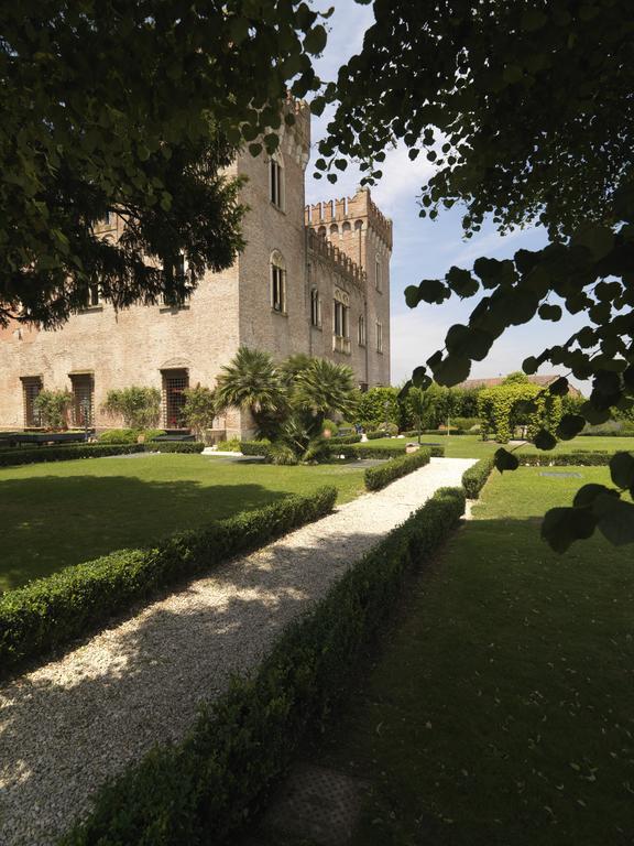 Relais Castello Bevilacqua Bagian luar foto