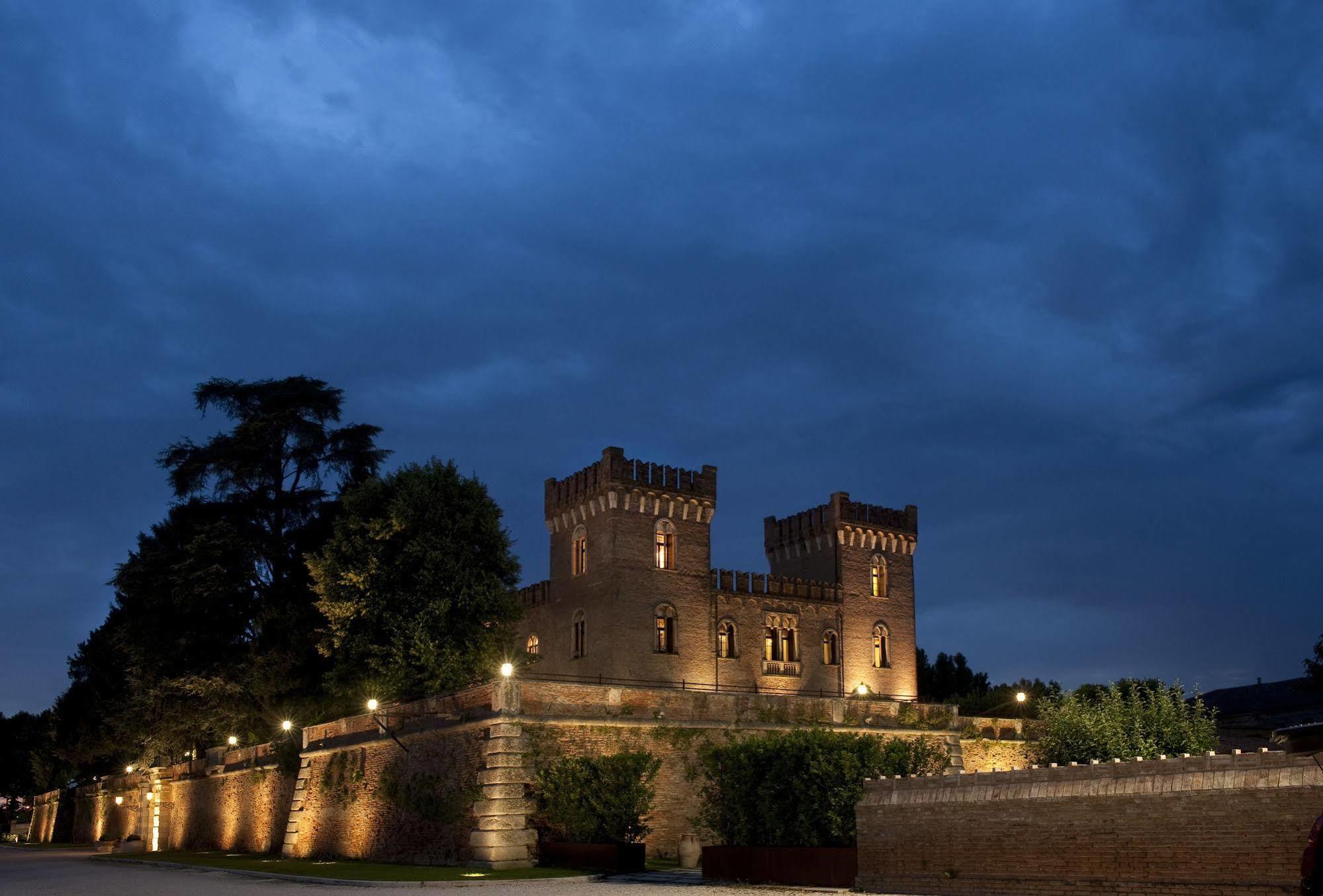 Relais Castello Bevilacqua Bagian luar foto